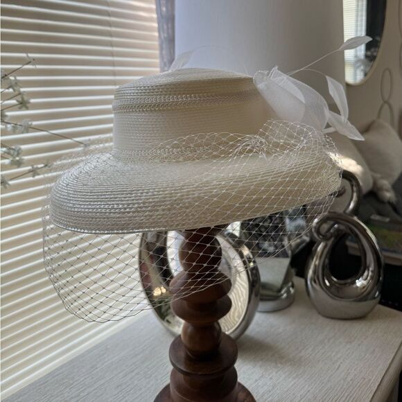 Elegant Cream Women's Hat with Veil - Picture 5 of 14